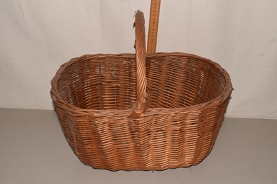 Lot 512 - Large basket weave basket