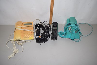 Lot 515 - Three vintage telephones