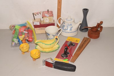 Lot 563 - Mixed Lot: Small oil cans, some ceramics etc