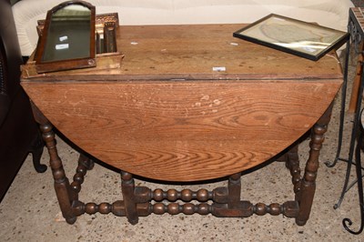 Lot 290 - Oak gateleg table