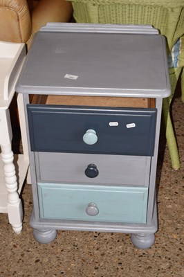 Lot 333 - Small bedside drawer unit
