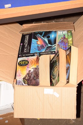 Lot 599 - Box of assorted paperback books to include Sci-...