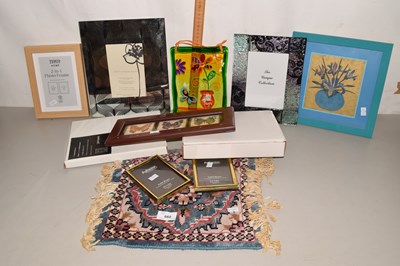 Lot 660 - Assorted picture frames etc