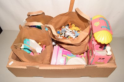 Lot 694 - Quantity of assorted children's toys to...
