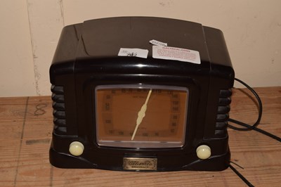 Lot 742 - A vintage classic bakelite radio