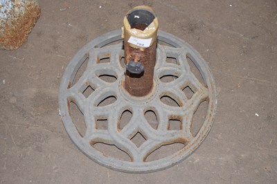 Lot 784 - A metal umbrella base
