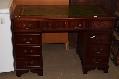 Lot 821 - Modern leather topped desk