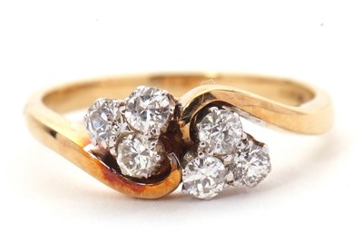 Lot 41 - A diamond ring, the crossover style ring set...