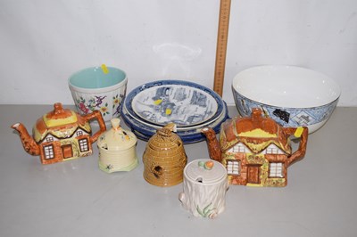 Lot 6 - Mixed Lot: Ceramics to include a Wedgwood...