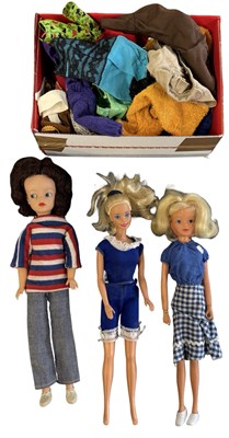 Lot 492 - A collection of vintage play dolls, to include...