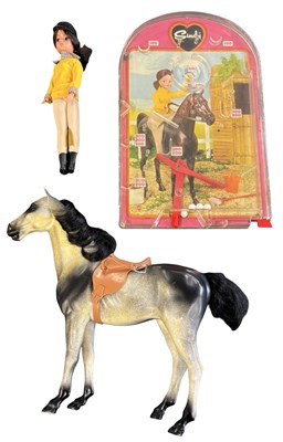 Lot 499 - A vintage Sindy bagatelle board, together with...