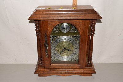 Lot 86 - A Westminster chime mantel clock