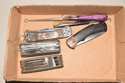 Lot 94 - Box of various penknives
