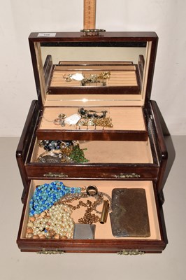 Lot 106 - A cantilever jewellery box and contents