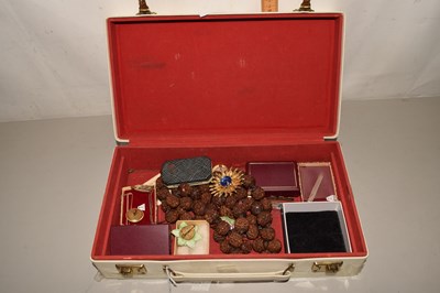 Lot 119 - A case of assorted costume jewellery