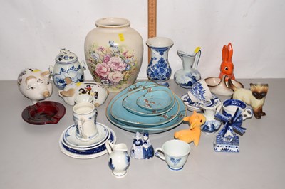 Lot 173 - Mixed Lot: Modern Delft wares, piggy banks,...