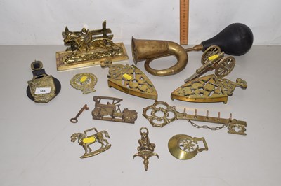 Lot 165 - Mixed Lot: Brass trivets, vintage car horn,...