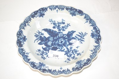 Lot 336 - A Worcester porcelain plate decorated with...