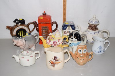 Lot 177 - Collection of novelty teapots