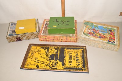 Lot 189 - Mixed Lot: Vintage jigsaws and board games