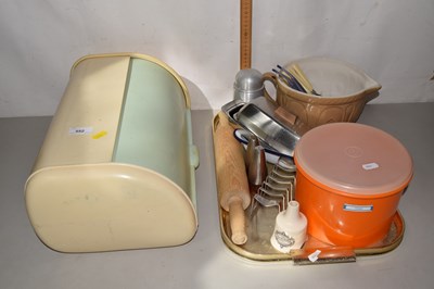 Lot 552 - Quantity of vintage kitchen wares
