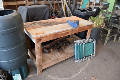 Lot 386 - A wooden work bench with vice
