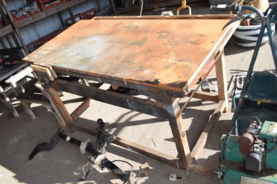 Lot 413 - A wooden workbench (a/f)