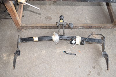 Lot 394 - A tow bar (a/f)