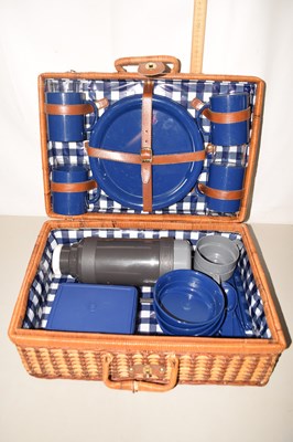 Lot 616 - Picnic hamper and fitted contents