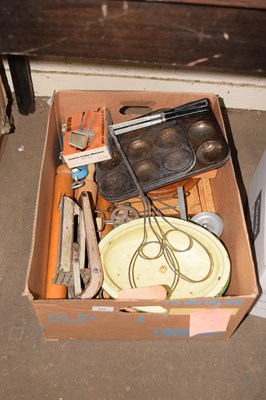 Lot 652 - Quantity of assorted vintage kitchen wares