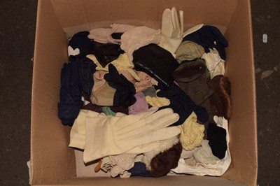 Lot 671 - Quantity of ladies vintage gloves