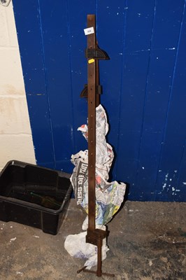 Lot 824 - A large sash clamp