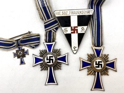 Lot 17 - Quantity of Third Reich Medals to include...