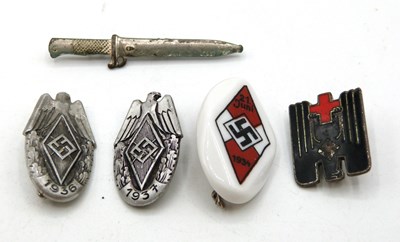 Lot 31 - Quantity of Five Hitler Youth badges to...
