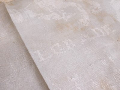 Lot 199 - An early 18th century white linen damask...