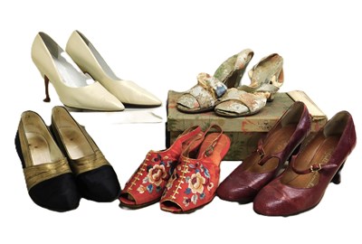 Lot 104 - Five pair's of lady's vintage shoes, (5)