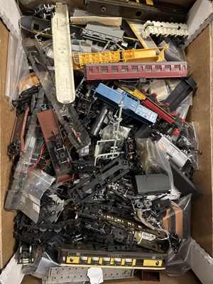 Lot 88 - A large box of 00 gauge rolling stock train parts