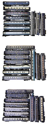 Lot 79 - A large collection of various 00 gauge model...