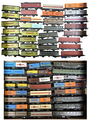 Lot 82 - A collection of various 00 gauge freight...