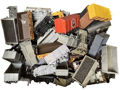 Lot 95 - One box of various 00 gauge rolling stock wagons