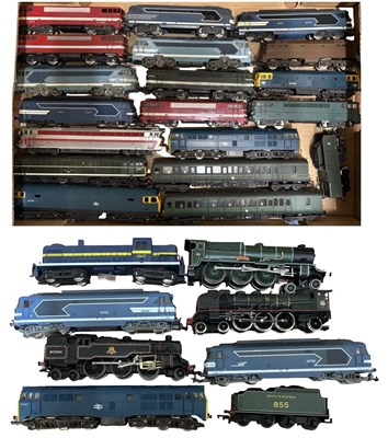 Lot 84 - A mixed collection of various 00 gauge rolling...