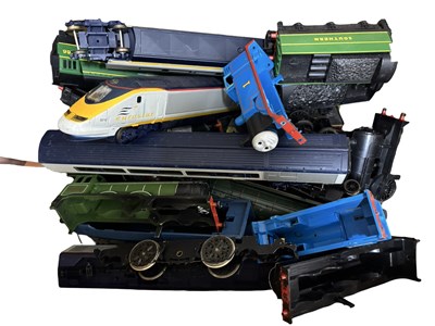 Lot 96 - A large box of various 00 gauge rolling stock...