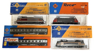 Lot 50 - A mixed lot of various boxed Roco H0 gauge...