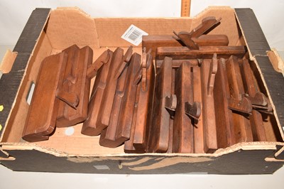 Lot 29 - Box of moulding planes