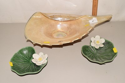 Lot 81 - A modern Art Glass dish together with a pair...