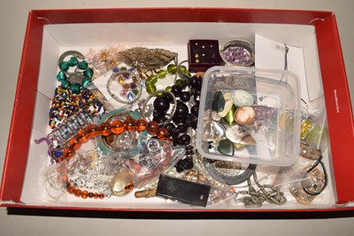Lot 114 - Box of assorted costume jewellery