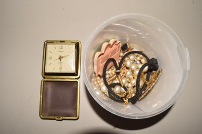 Lot 121 - Mixed Lot: Assorted costume jewellery