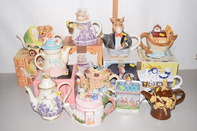 Lot 170 - A collection of various novelty teapots