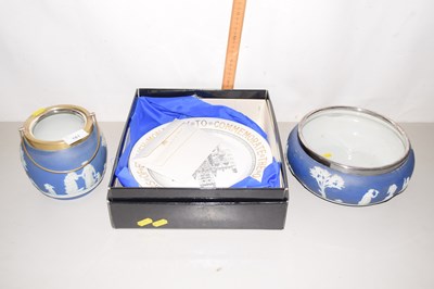 Lot 181 - A Bath Abbey commemorative plate together with...