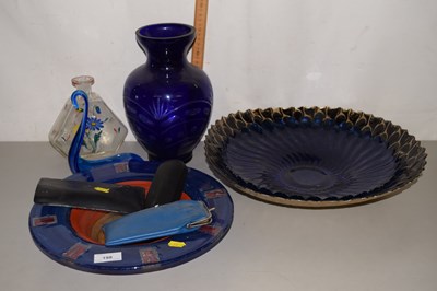 Lot 198 - Mixed Lot: Various glass bowls, glass vases,...